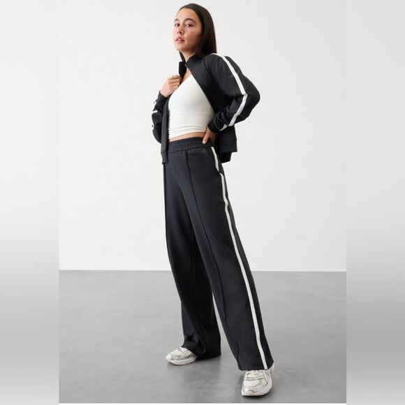 Athleta Pants - NWT Athleta Finish Line Track Pant. Black Bone Extra Large Tall